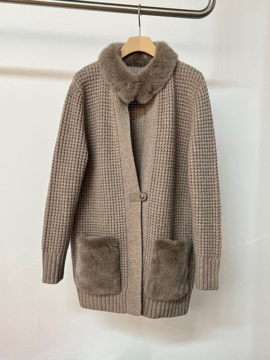 Cashmere cardigan with fur
